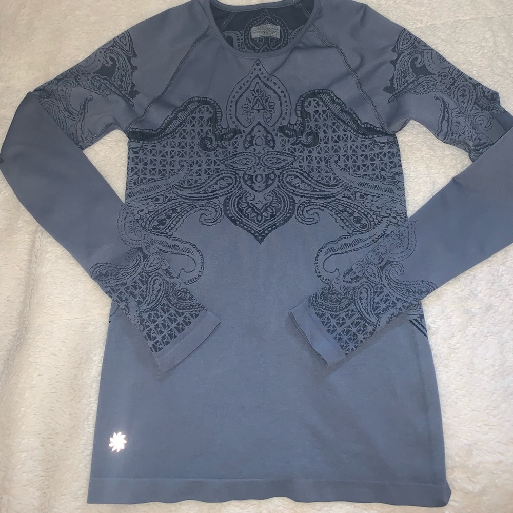 Athleta long sleeve shirt size small